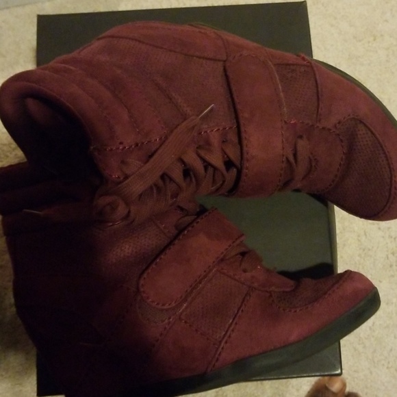 Shoes - Picture 4 of 4